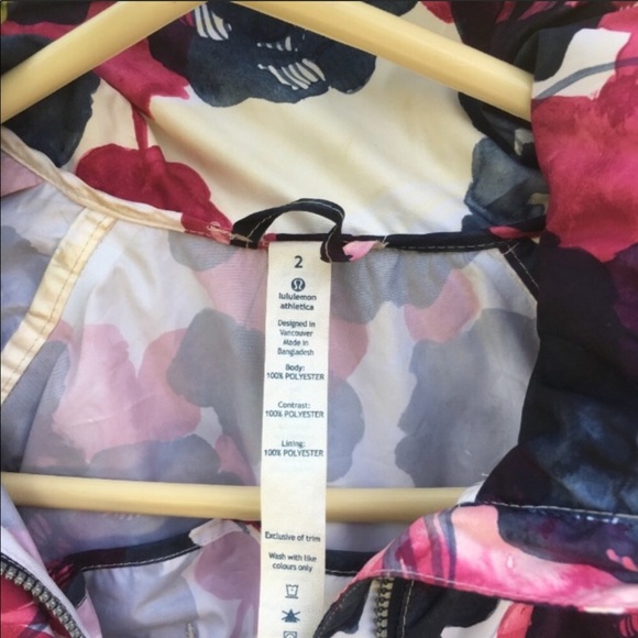 Lululemon miss misty floral hooded rain jacket - Picture 4 of 4